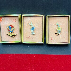 Vtg Warner Brothers Road Runner and Bugs Bunny pins or brooches